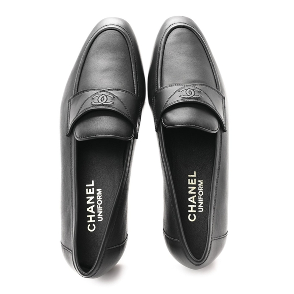 CHANEL Shoes - Chanel Uniform Black Leather Lambskin Loafers CC Logo Size 39.5